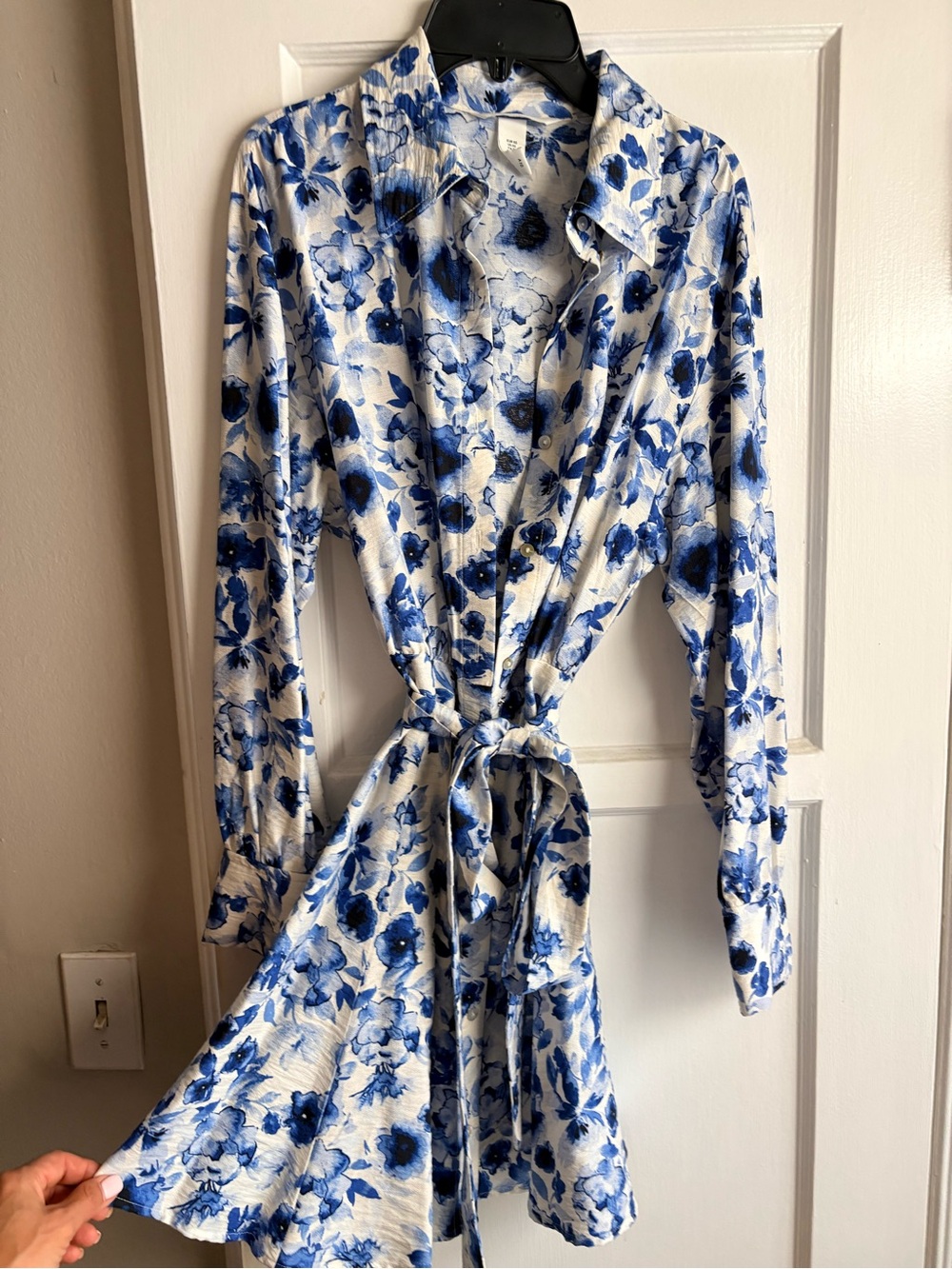 H&M White and Blue Floral Tie-Waist Long Sleeve Dress